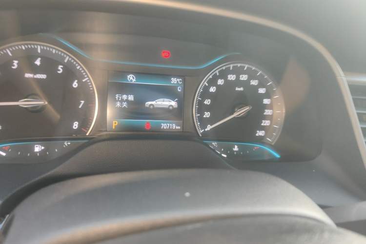 Used Buick GT 2016 15N Automatic Luxury Edition Odometer Close Up