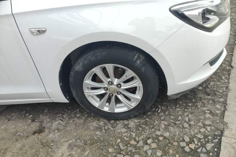 Used Buick GT 2016 15N Automatic Entry-Level Trim Right Front Wheel Hub