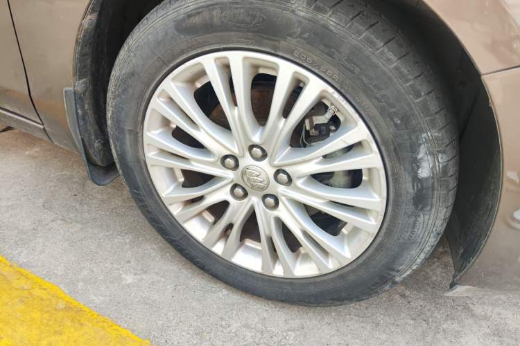 Used Buick GT 2016 15N Automatic Elite Edition Right Front Wheel Hub