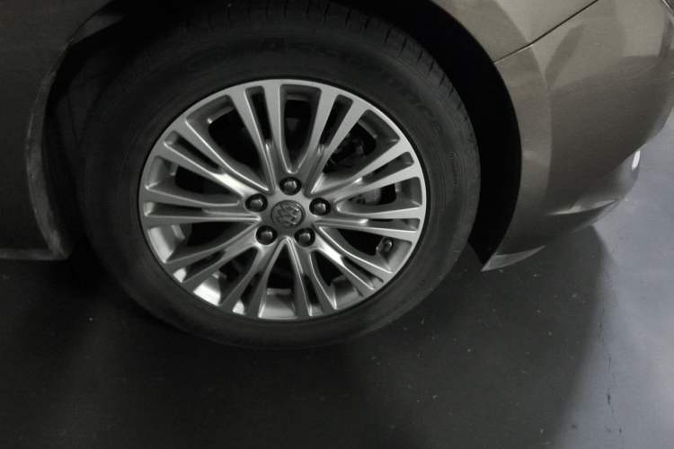 Used Buick GT 2016 15N Automatic Elite Edition Right Front Wheel Hub