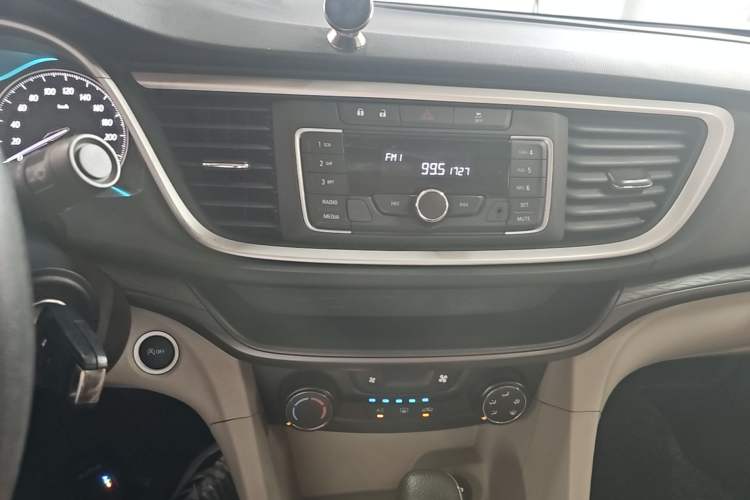 Used Buick GT 2016 15N Automatic Elite Edition Audio And AC Panel