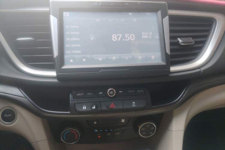 Used Buick GT 2016 15N Automatic Elite Edition Audio And AC Panel