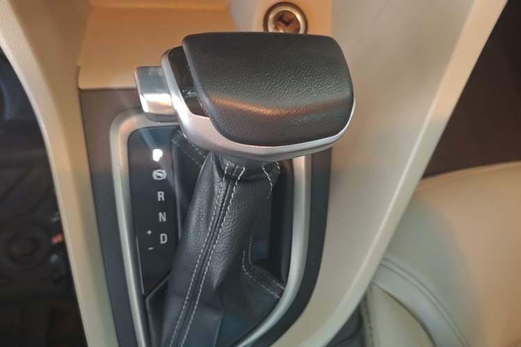 Used Buick GT 2016 15N Automatic Elite Edition Gear Lever