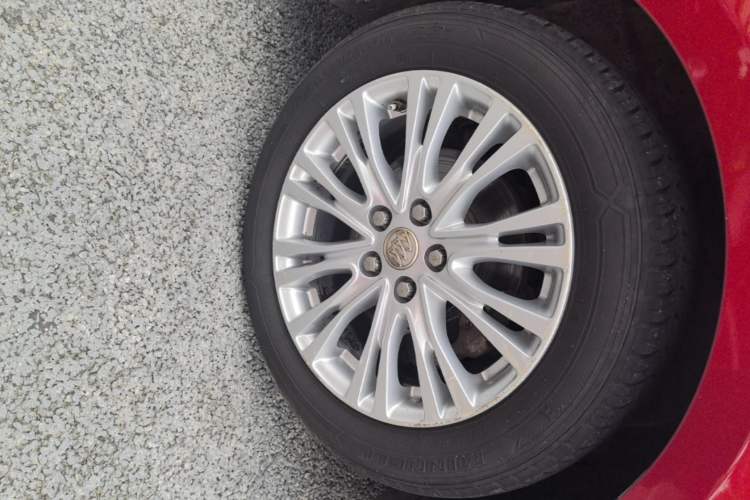 Used Buick GT 2016 15N Automatic Elite Edition Left Front Wheel Hub