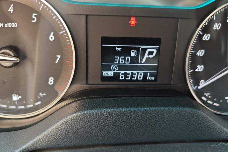 Used Buick GT 2016 15N Automatic Entry-Level Trim Odometer Close Up