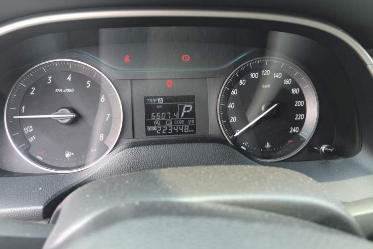 Used Buick GT 2016 15N Automatic Entry-Level Trim Odometer Close Up