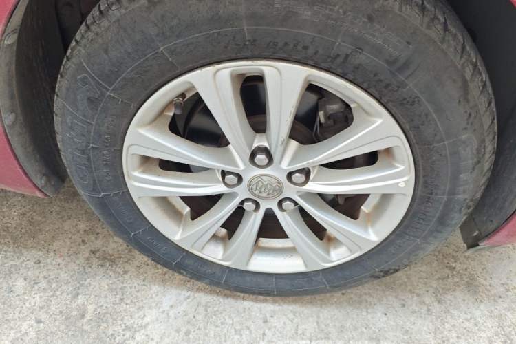 Used Buick GT 2016 15N Automatic Entry-Level Trim Right Front Wheel Hub