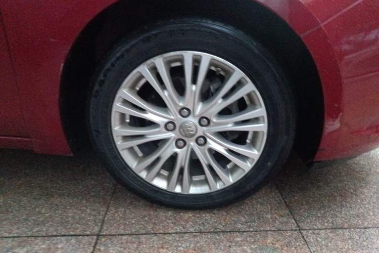 Used Buick GT 2016 15N Automatic Elite Edition Right Front Wheel Hub
