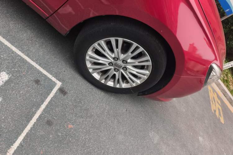 Used Buick GT 2016 15N Automatic Elite Edition Right Front Wheel Hub