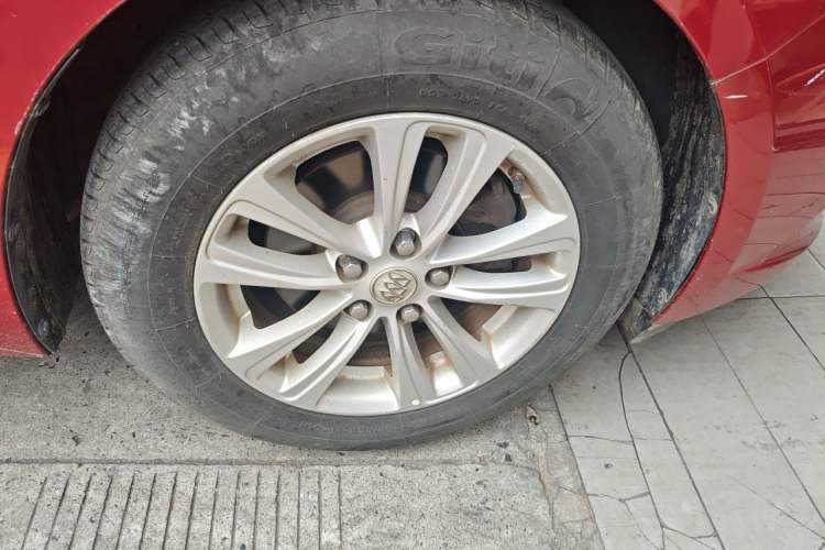 Used Buick GT 2016 15N Automatic Entry-Level Trim Right Front Wheel Hub