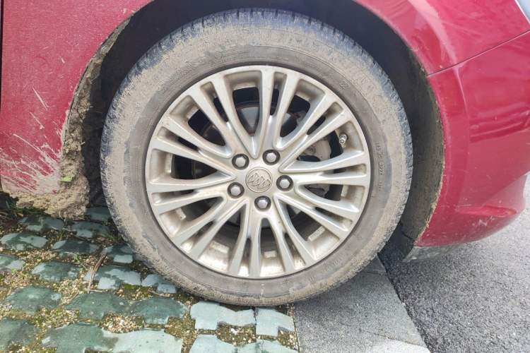 Used Buick GT 2016 15N Automatic Elite Edition Right Front Wheel Hub