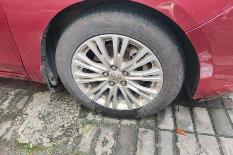 Used Buick GT 2016 15N Automatic Elite Edition Right Front Wheel Hub