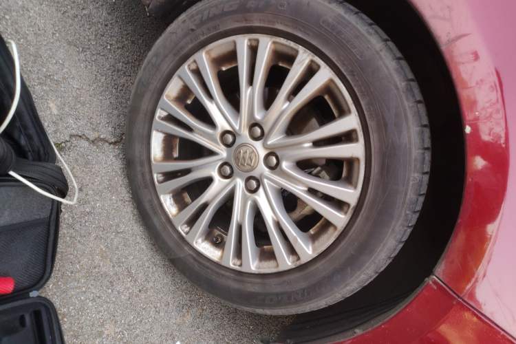 Used Buick GT 2016 15N Automatic Elite Edition Right Front Wheel Hub