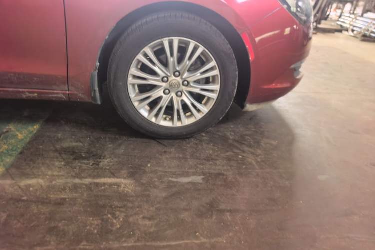 Used Buick GT 2016 15N Manual Elite Edition Right Front Wheel Hub