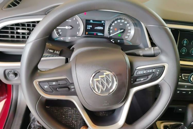 Used Buick GT 2016 18T Dual-Clutch Luxury Model Steering Wheel