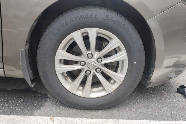 Used Buick GT 2016 15N Manual Entry-Level Trim Right Front Wheel Hub