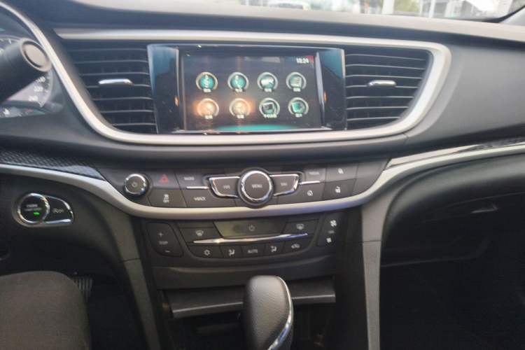 Used Buick GT 2016 15N Automatic Luxury Edition Audio And AC Panel