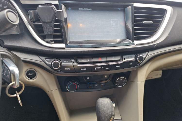 Used Buick GT 2016 15N Automatic Elite Edition Audio And AC Panel