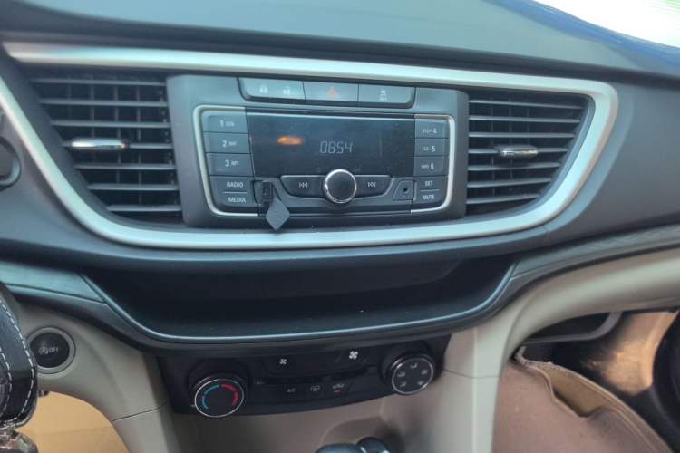 Used Buick GT 2016 15N Automatic Elite Edition Audio And AC Panel