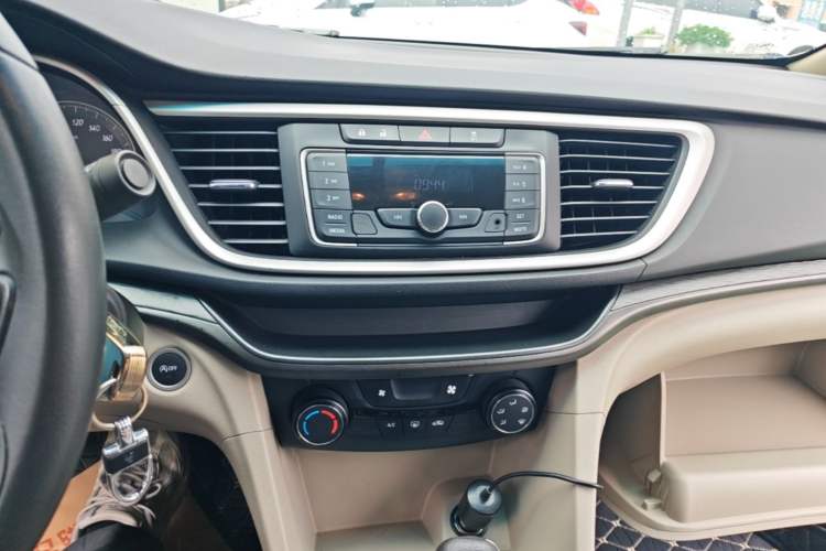 Used Buick GT 2016 15N Automatic Elite Edition Audio And AC Panel