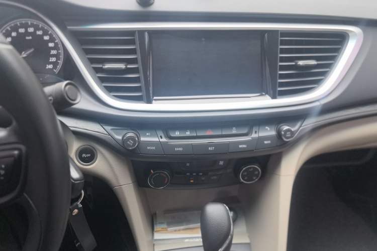 Used Buick GT 2016 15N Automatic Elite Edition Audio And AC Panel