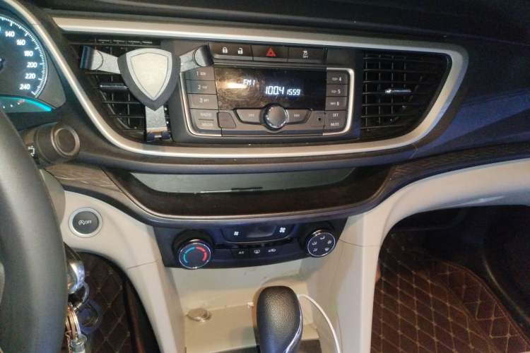 Used Buick GT 2016 15N Automatic Elite Edition Audio And AC Panel