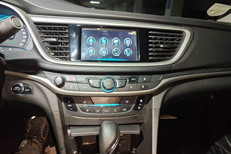 Used Buick GT 2016 15N Automatic Luxury Edition Audio And AC Panel