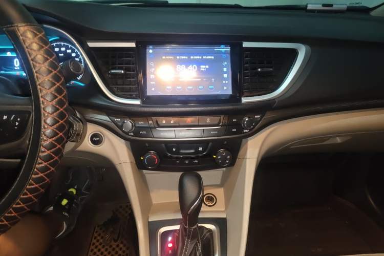 Used Buick GT 2016 15N Automatic Elite Edition Audio And AC Panel