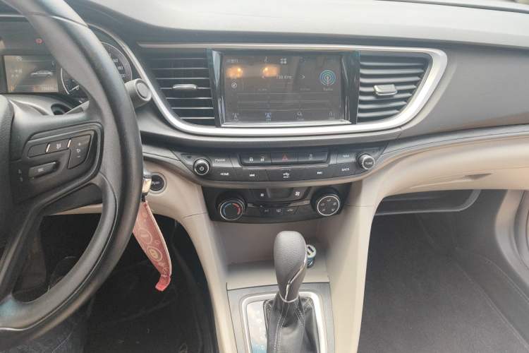 Used Buick GT 2016 15N Automatic Elite Edition Audio And AC Panel