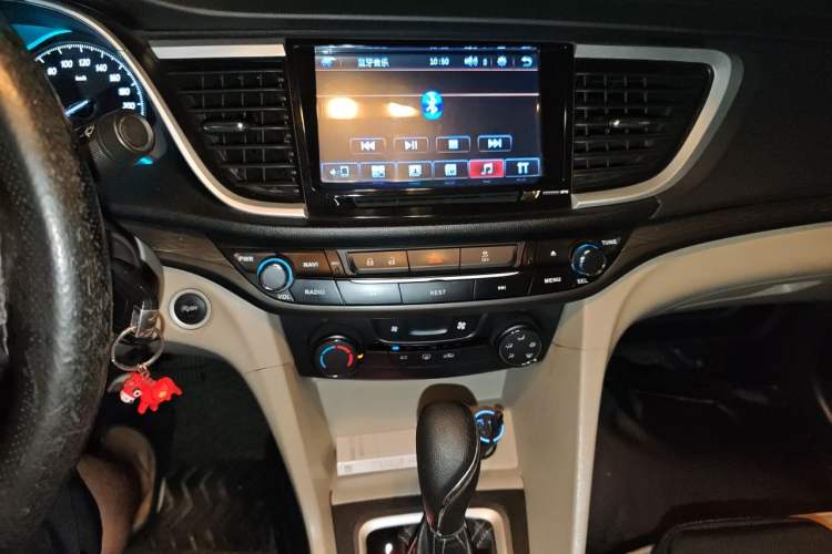 Used Buick GT 2016 15N Automatic Elite Edition Audio And AC Panel