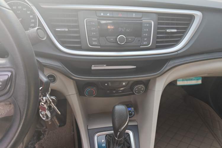 Used Buick GT 2016 15N Automatic Elite Edition Audio And AC Panel