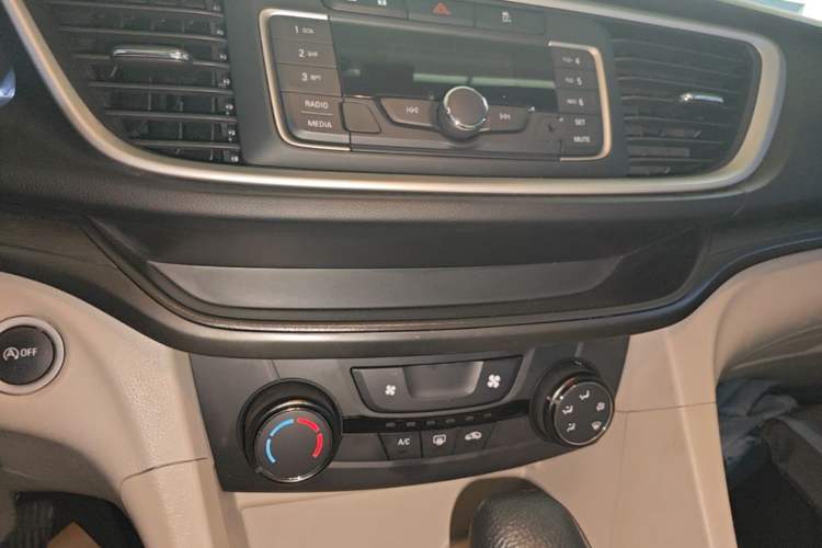 Used Buick GT 2016 15N Automatic Elite Edition Audio And AC Panel