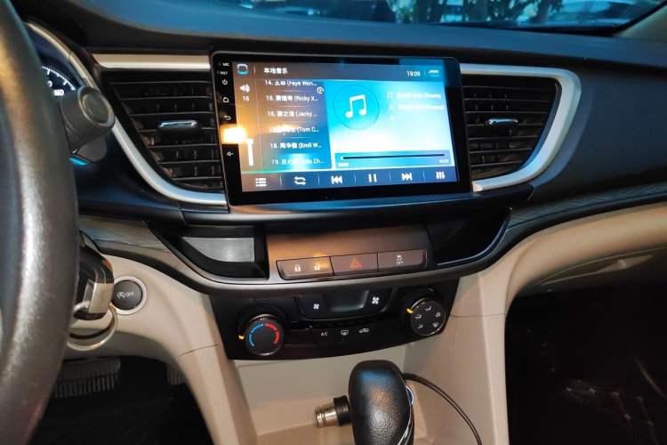 Used Buick GT 2016 15N Automatic Elite Edition Audio And AC Panel