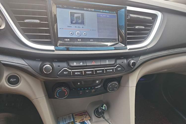 Used Buick GT 2016 15N Automatic Elite Edition Audio And AC Panel