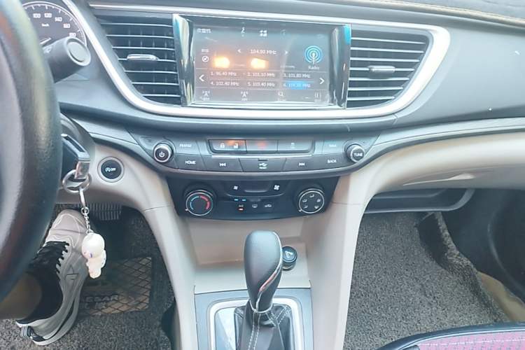 Used Buick GT 2016 15N Automatic Elite Edition Audio And AC Panel