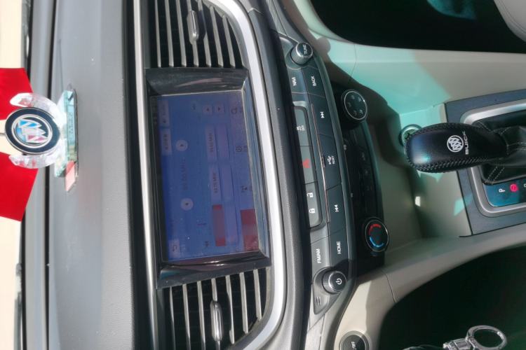 Used Buick GT 2016 15N Automatic Elite Edition Audio And AC Panel