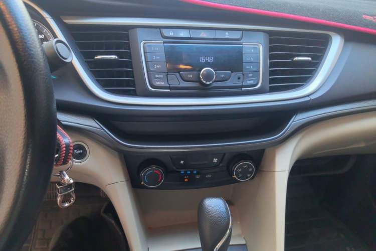 Used Buick GT 2016 15N Automatic Elite Edition Audio And AC Panel