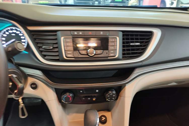 Used Buick GT 2016 15N Automatic Elite Edition Audio And AC Panel