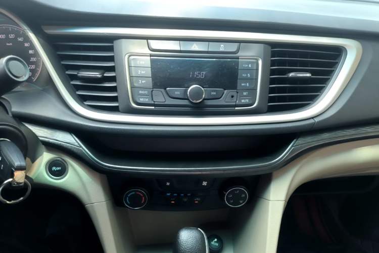 Used Buick GT 2016 15N Automatic Elite Edition Audio And AC Panel