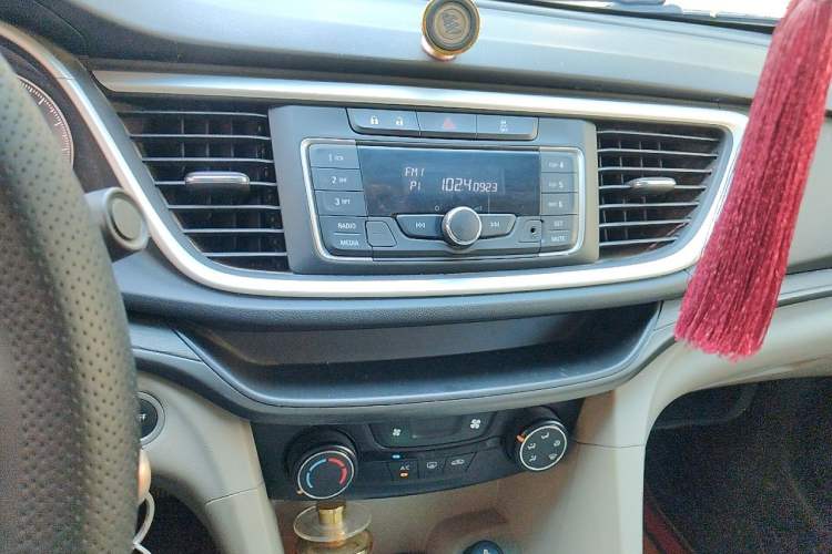 Used Buick GT 2016 15N Manual Elite Edition Audio And AC Panel