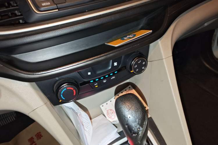 Used Buick GT 2016 15N Automatic Elite Edition Audio And AC Panel