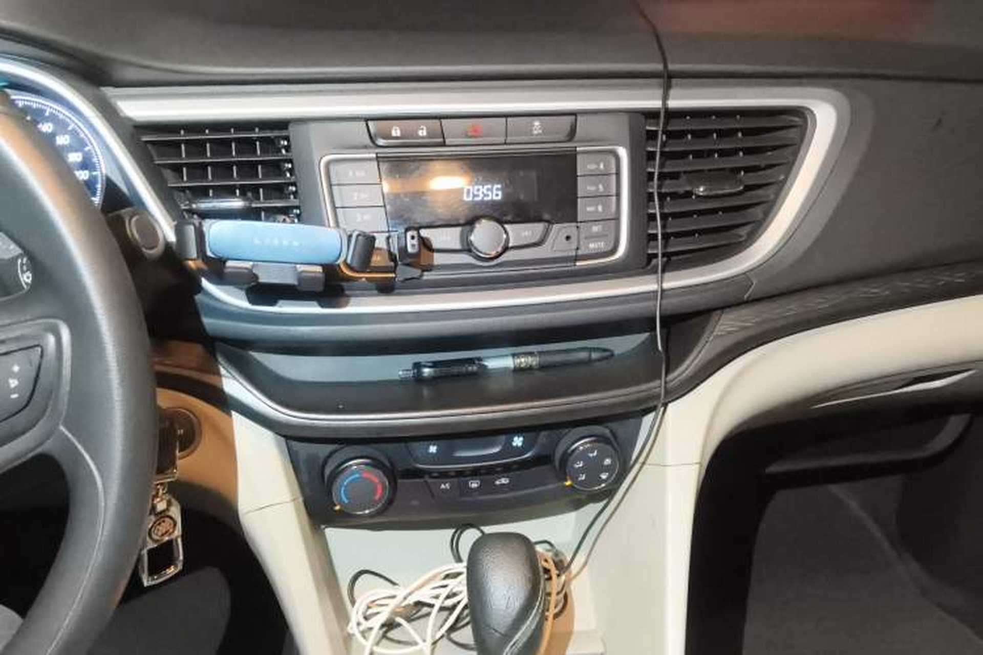 Used Buick GT 2016 15N Automatic Elite Edition Audio And AC Panel