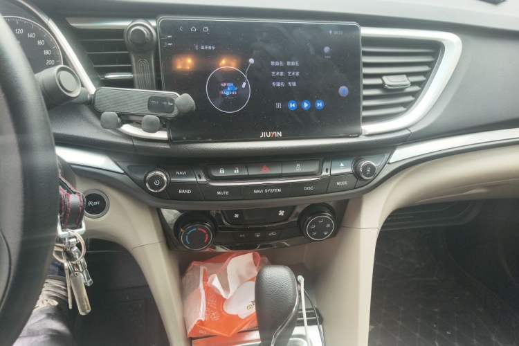 Used Buick GT 2016 15N Automatic Elite Edition Audio And AC Panel