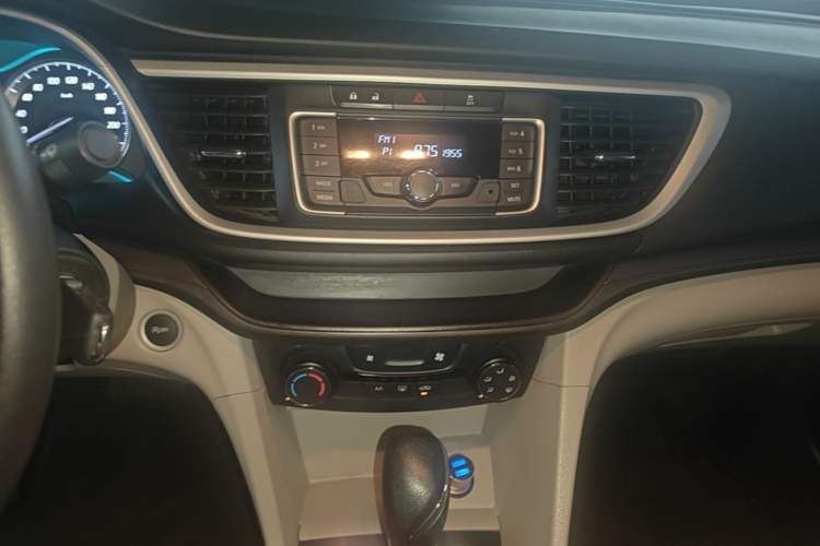Used Buick GT 2016 15N Automatic Elite Edition Audio And AC Panel