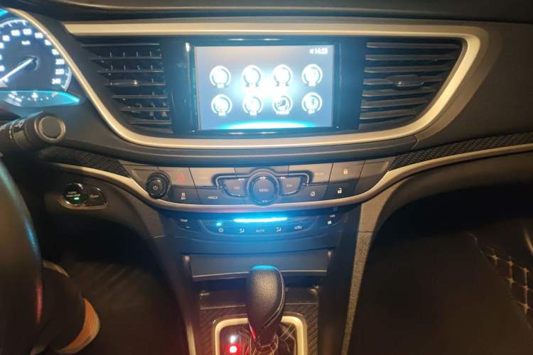 Used Buick GT 2016 15N Automatic Luxury Edition Audio And AC Panel