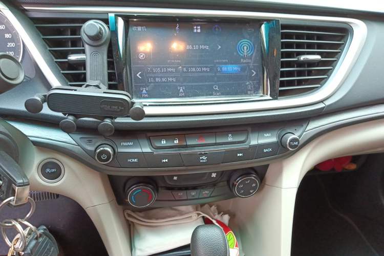 Used Buick GT 2016 15N Automatic Elite Edition Audio And AC Panel