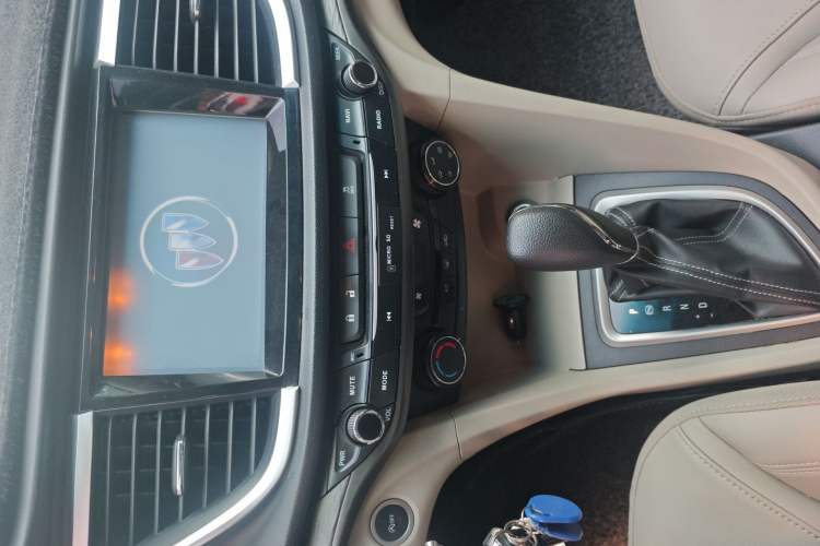 Used Buick GT 2016 15N Automatic Elite Edition Audio And AC Panel