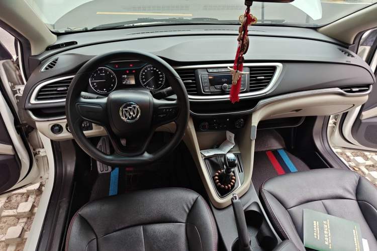Used Buick GT 2016 15N Manual Entry-Level Trim Center Console