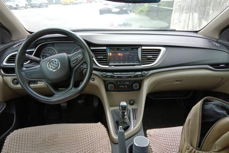 Used Buick GT 2016 15N Manual Entry-Level Trim Center Console