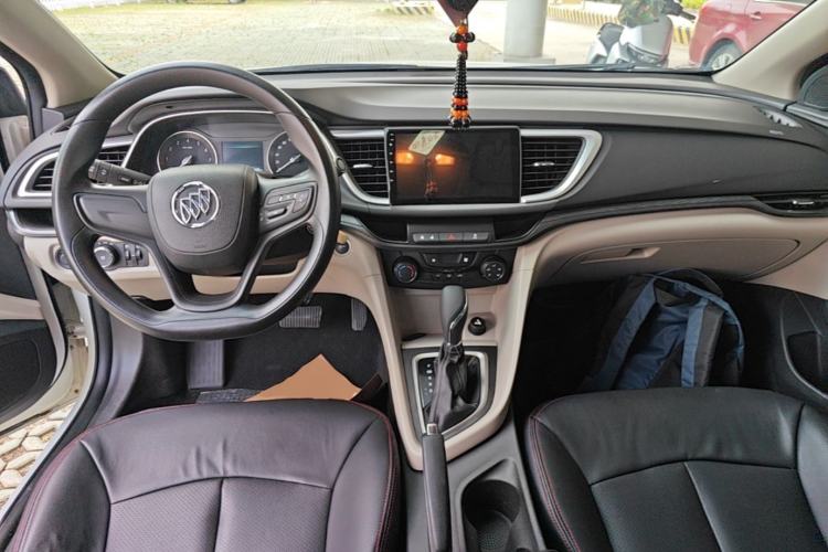 Used Buick GT 2016 15N Automatic Elite Edition Center Console